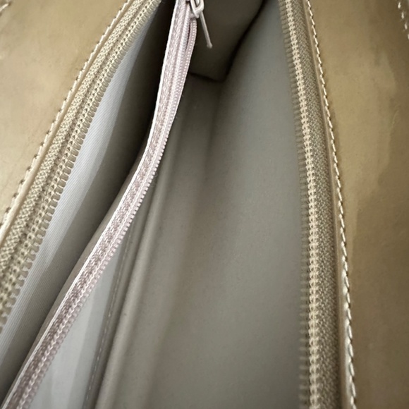 Vintage Valle Verde, tan suede with zebra style stripe in front of clutch bag. - Picture 5 of 6